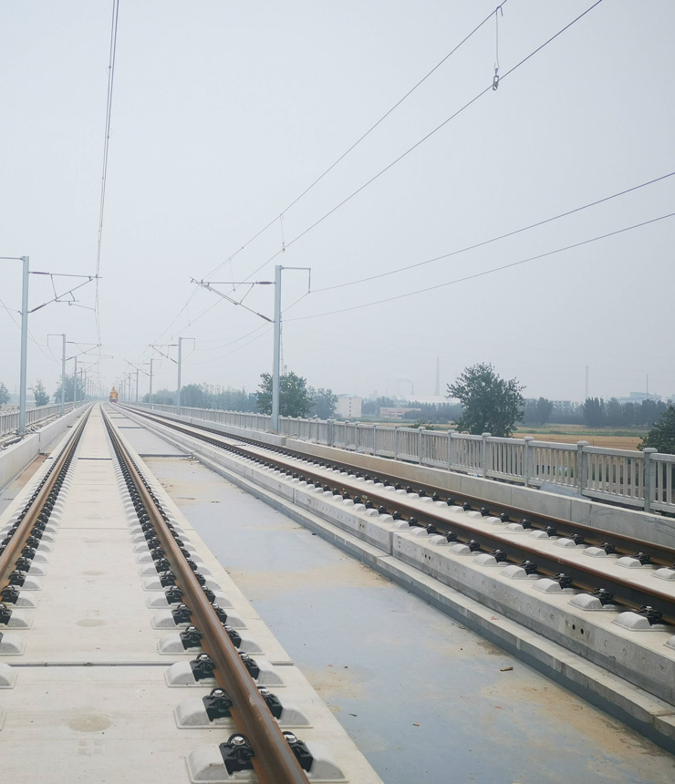 Ballastless track of high speed railway
